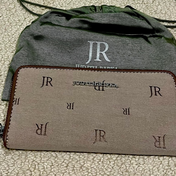 NEW Judith Ripka Stingray Wallet. New with Cards and Dustbag - Picture 3 of 12